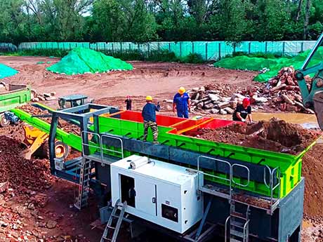 移動波動輥式篩分車助力北京建築固廢資源化項（xiàng）目