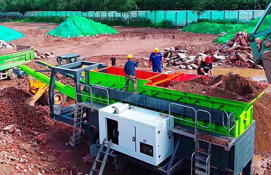 移動波動（dòng）輥式篩分（fèn）車助（zhù）力北京建築固廢資源化項目