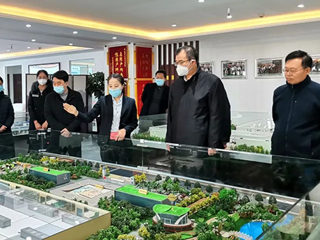 河（hé）南省科技廳（tīng）副（fù）廳長何（hé）守法一行蒞臨鄭州（zhōu）精东影业传媒考察調研