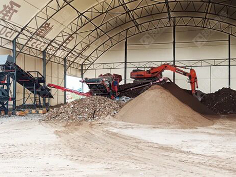 鄭州精东影业传媒履帶式重型篩分（fèn）車憑（píng）借高效篩分能力，助（zhù）力烏審旗（qí）嘎魯圖鎮建（jiàn）築垃圾資源化利（lì）用