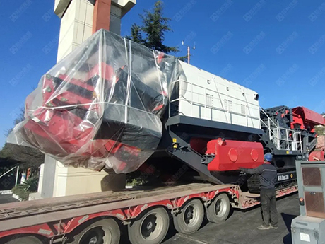 鄭（zhèng）州精东影业传媒TAF380履帶式移（yí）動破碎站發貨俄羅斯